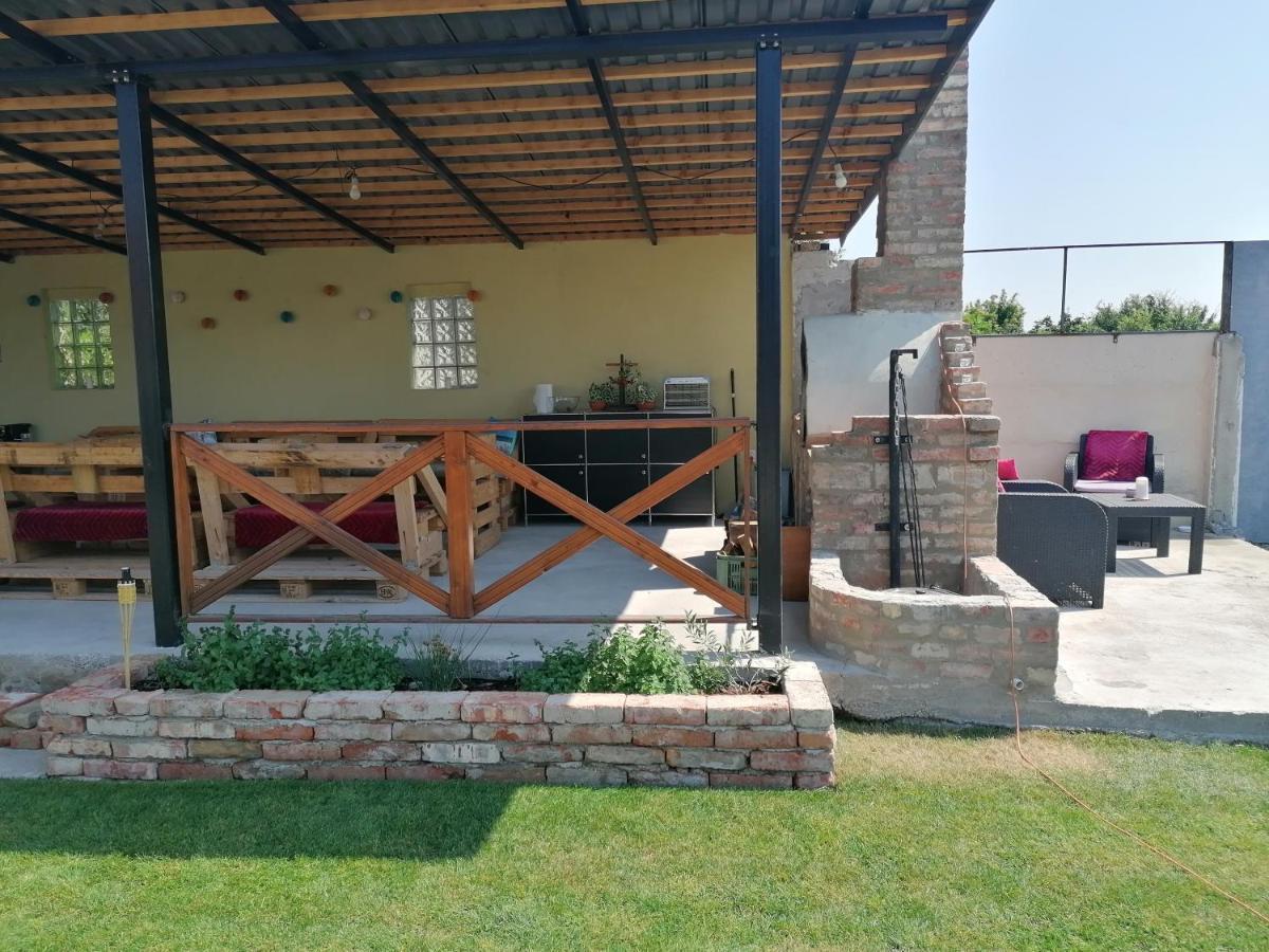 77 Homestay *