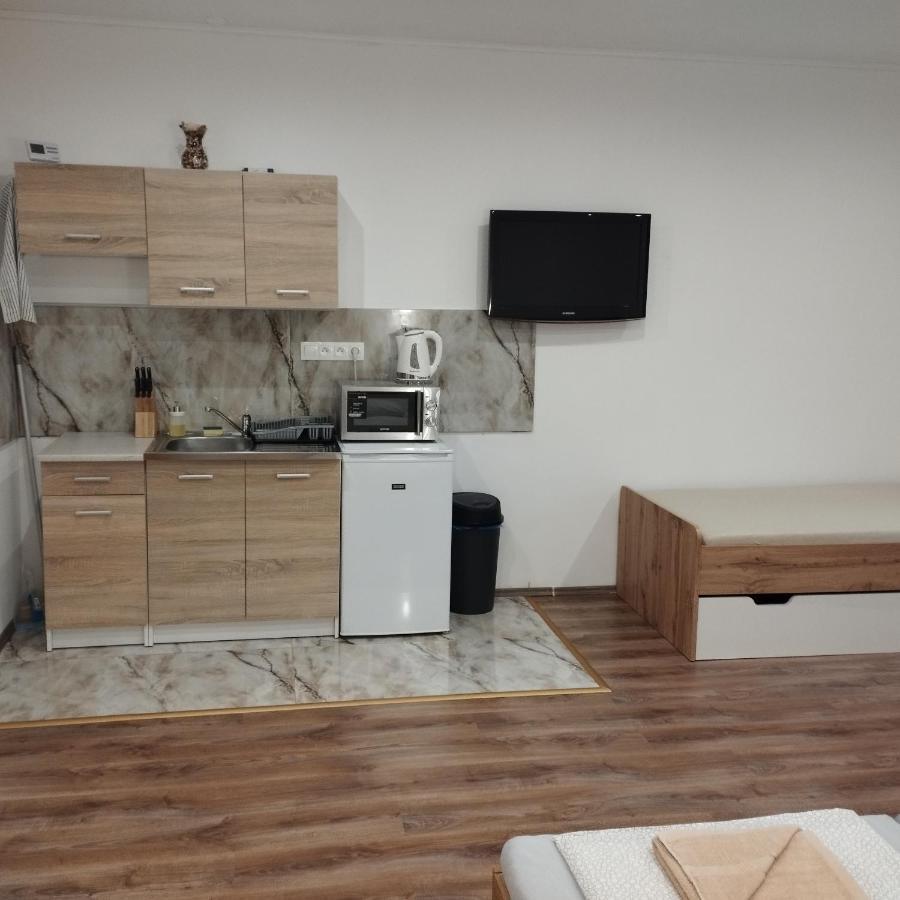 77 Homestay *