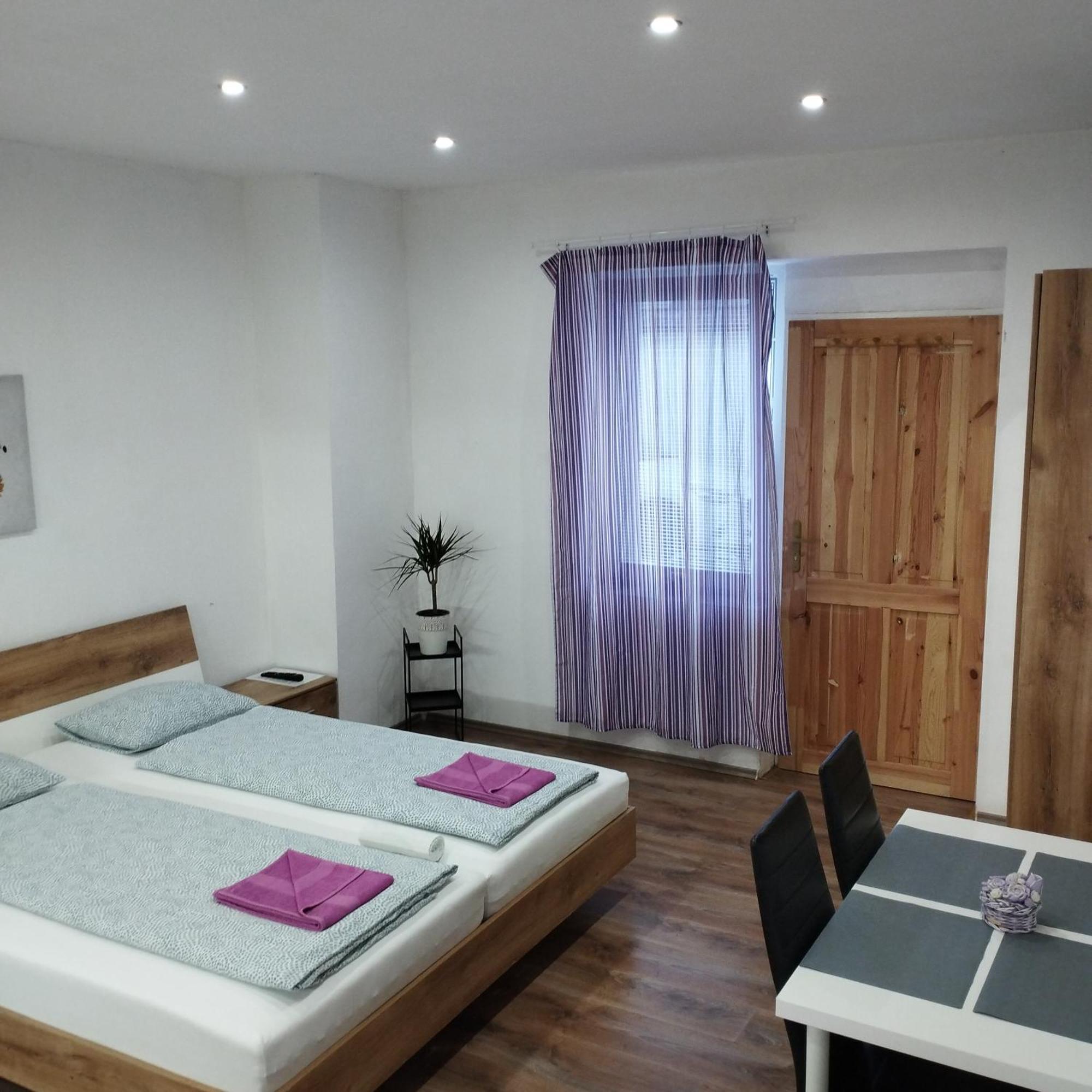 77 Homestay